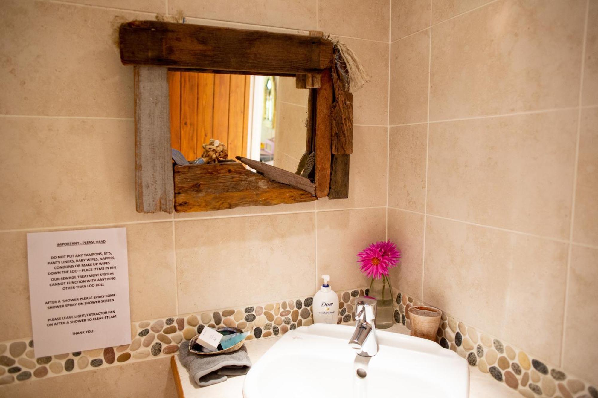 Cosy Cottage Ground Floor Bedroom Ensuite With Private Entrance Chichester Exterior foto