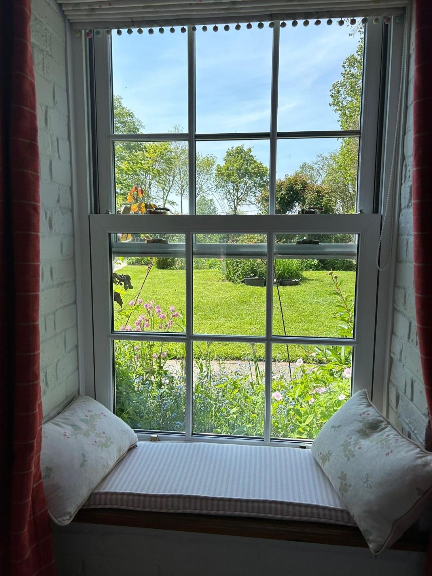 Cosy Cottage Ground Floor Bedroom Ensuite With Private Entrance Chichester Exterior foto