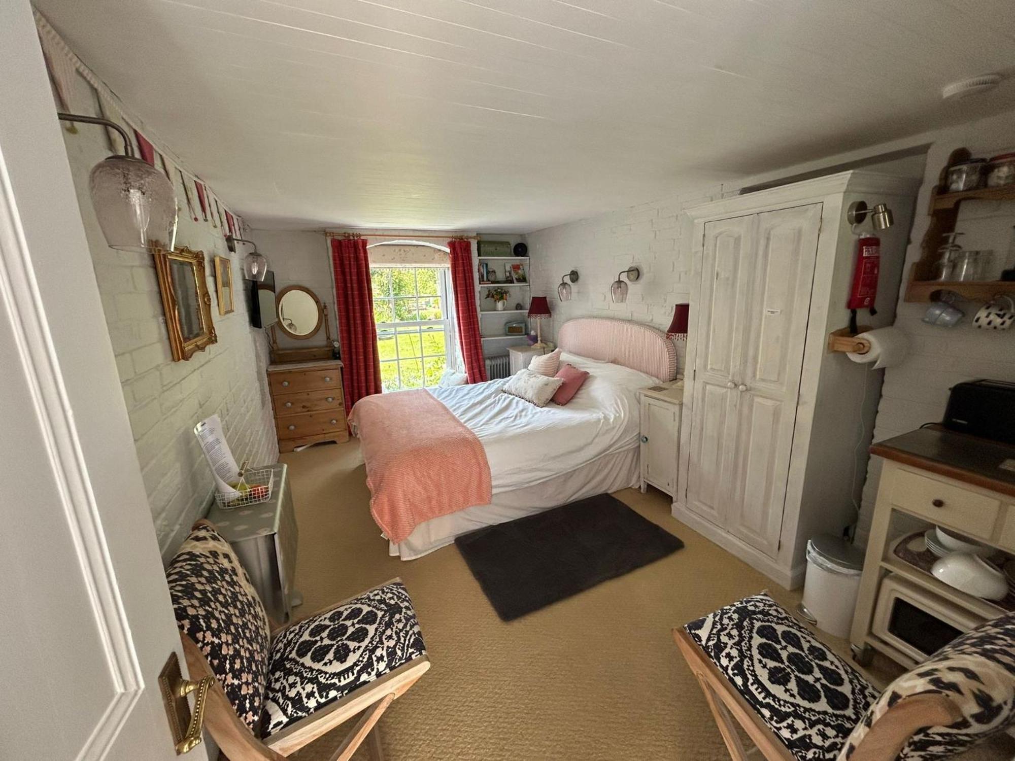 Cosy Cottage Ground Floor Bedroom Ensuite With Private Entrance Chichester Exterior foto